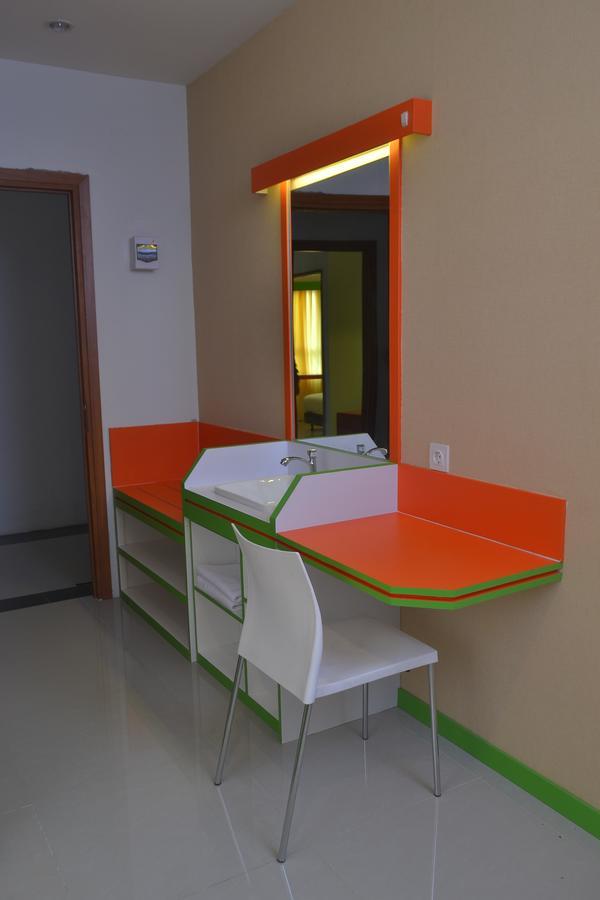 Titanium Express Homtel Hotel Jakarta Ngoại thất bức ảnh